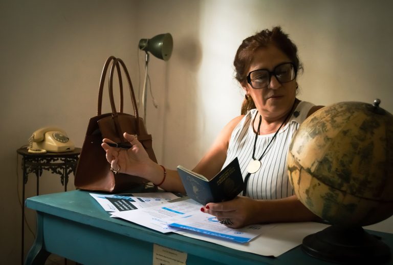 Visas étudiants et vacances-travail : l’Australie change la donne et inquiète des milliers d’expatriés